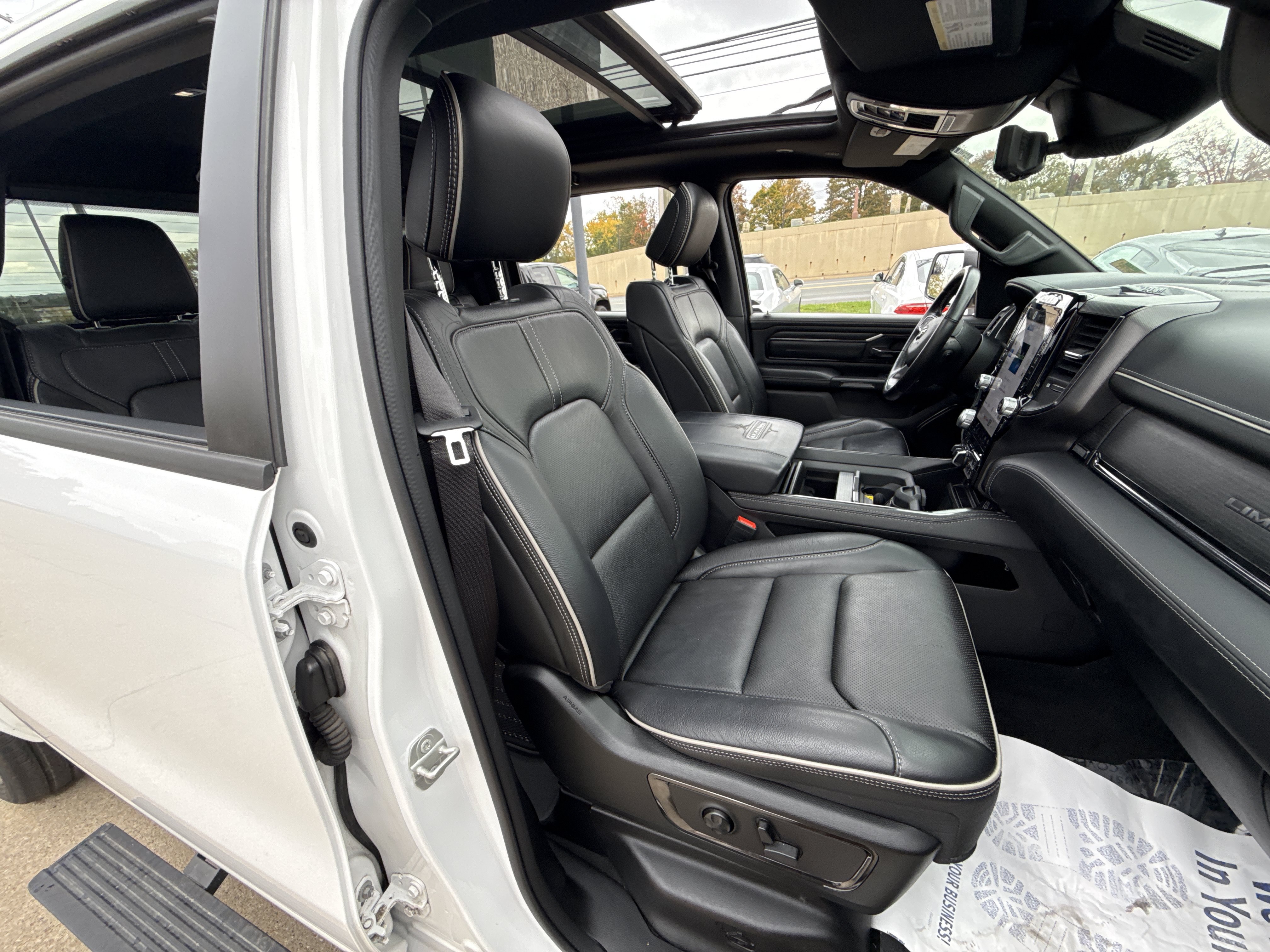 Used 2023 RAM 1500 Limited AWD/4WD image 23