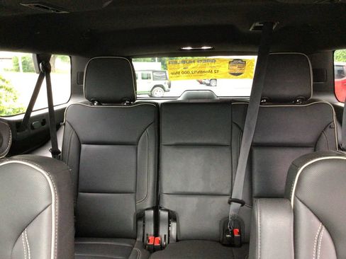 Used 2024 Chevrolet Suburban Premier AWD/4WD image 38