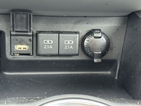 Used 2020 Toyota Highlander XLE image 26