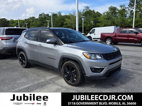 Used 2019 Jeep Compass Latitude FWD image 1
