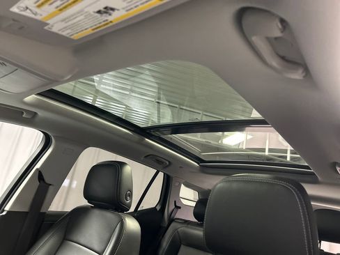 Used 2022 GMC Terrain SLT w/ Tech Package image 23