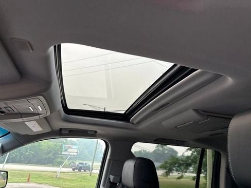 Used 2018 Chevrolet Suburban LT AWD/4WD image 25