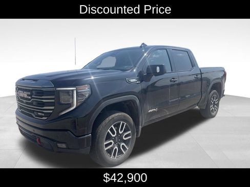 Used 2023 GMC Sierra 1500 AT4 w/ Technology Package AWD/4WD image 3