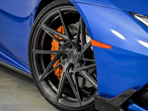 Used 2020 Lamborghini Huracan EVO RWD image 3