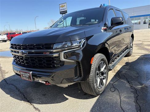 Used 2022 Chevrolet Suburban Z71 w/ Luxury Package image 2