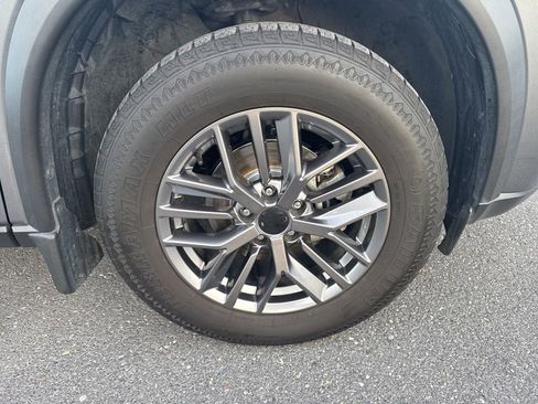 Used 2023 Nissan Rogue S image 11