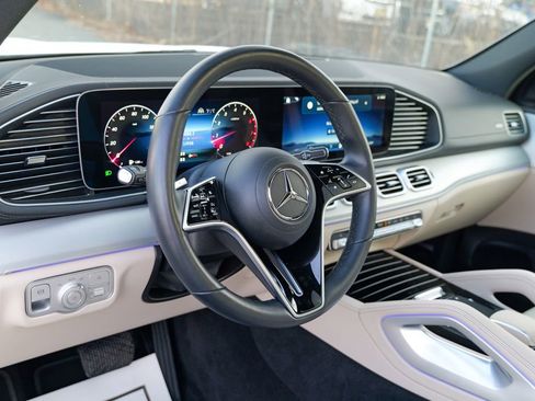 Used 2025 Mercedes-Benz GLS 450 4MATIC image 21
