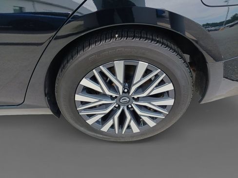 Used 2024 Nissan Altima 2.5 SV FWD image 8