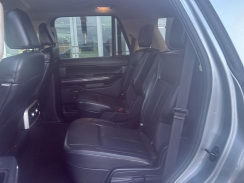 Used 2024 Ford Expedition XLT image 11