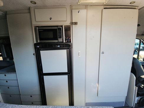 Used 2011 Mercedes-Benz Sprinter 2500 image 21