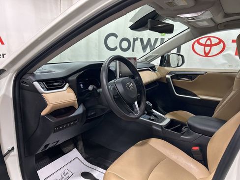 Used 2022 Toyota RAV4 Limited AWD/4WD image 22