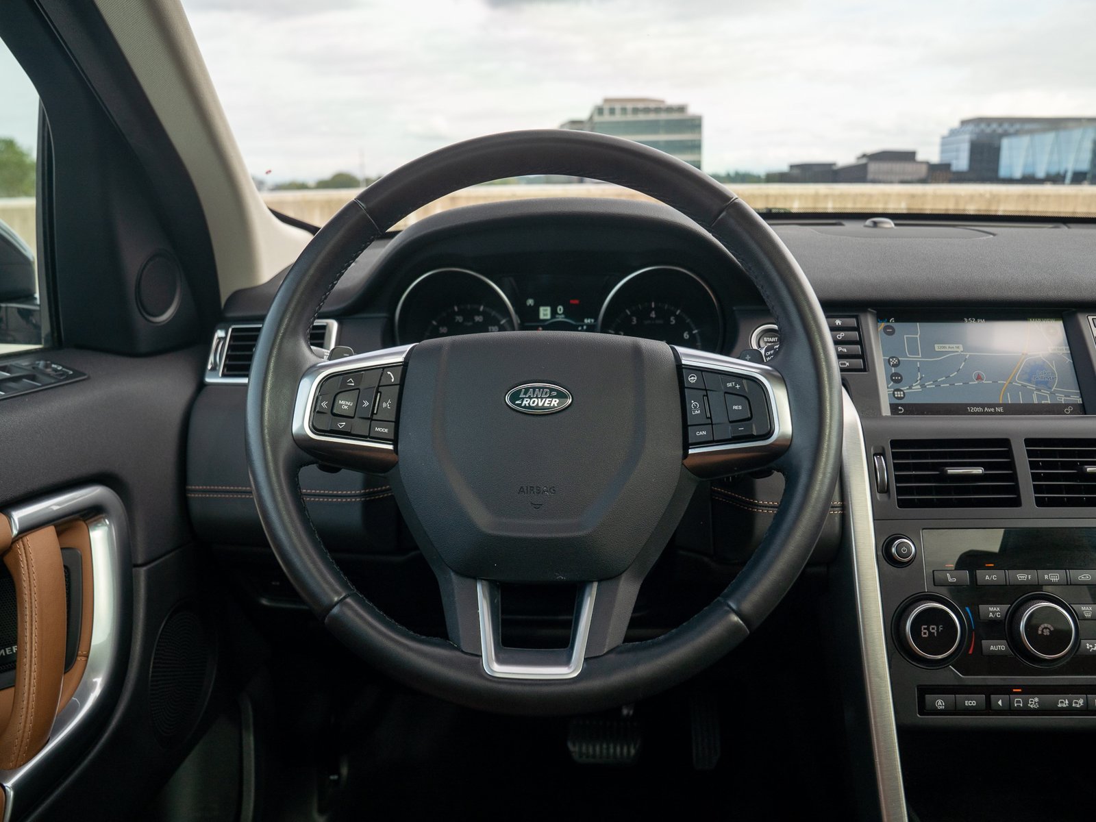 Used 2019 Land Rover Discovery Sport HSE Luxury AWD/4WD image 24