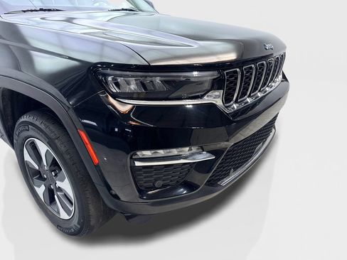 Used 2022 Jeep Grand Cherokee Limited 4xe w/ Luxury Tech Group II AWD/4WD image 17