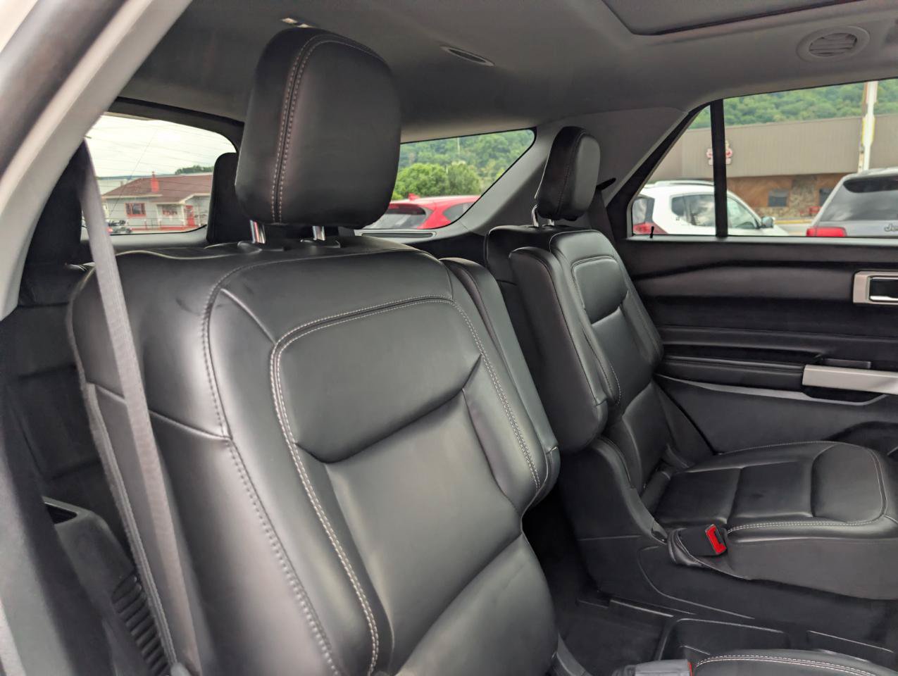 Used 2021 Ford Explorer XLT w/ Equipment Group 202A AWD/4WD image 49