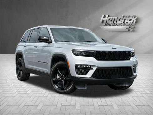 Used 2024 Jeep Grand Cherokee Limited w/ Black Appearance Package AWD/4WD image 2