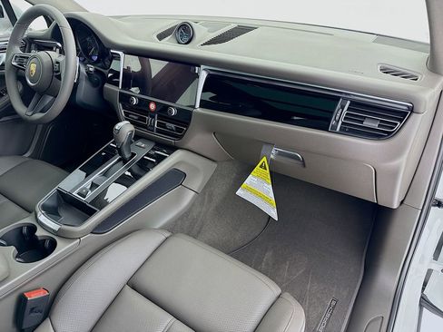 New 2026 Porsche Macan image 31