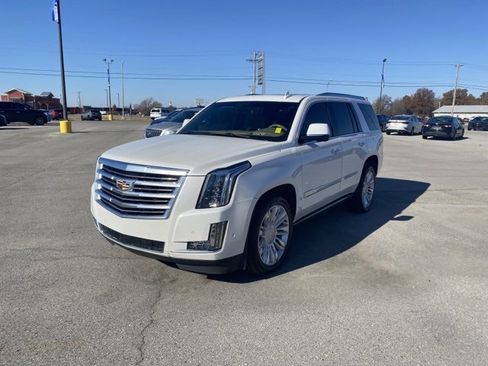 Used 2019 Cadillac Escalade Platinum image 2