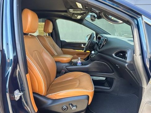 Used 2022 Chrysler Pacifica Pinnacle FWD image 10