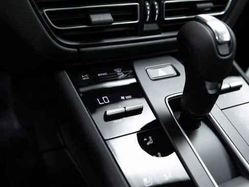 Certified 2025 Porsche Macan image 23