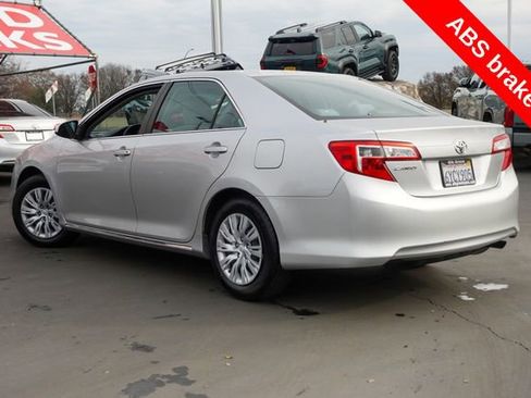 Used 2012 Toyota Camry LE image 10