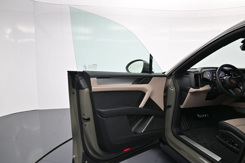 Certified 2026 Porsche Cayenne Electric AWD/4WD image 16