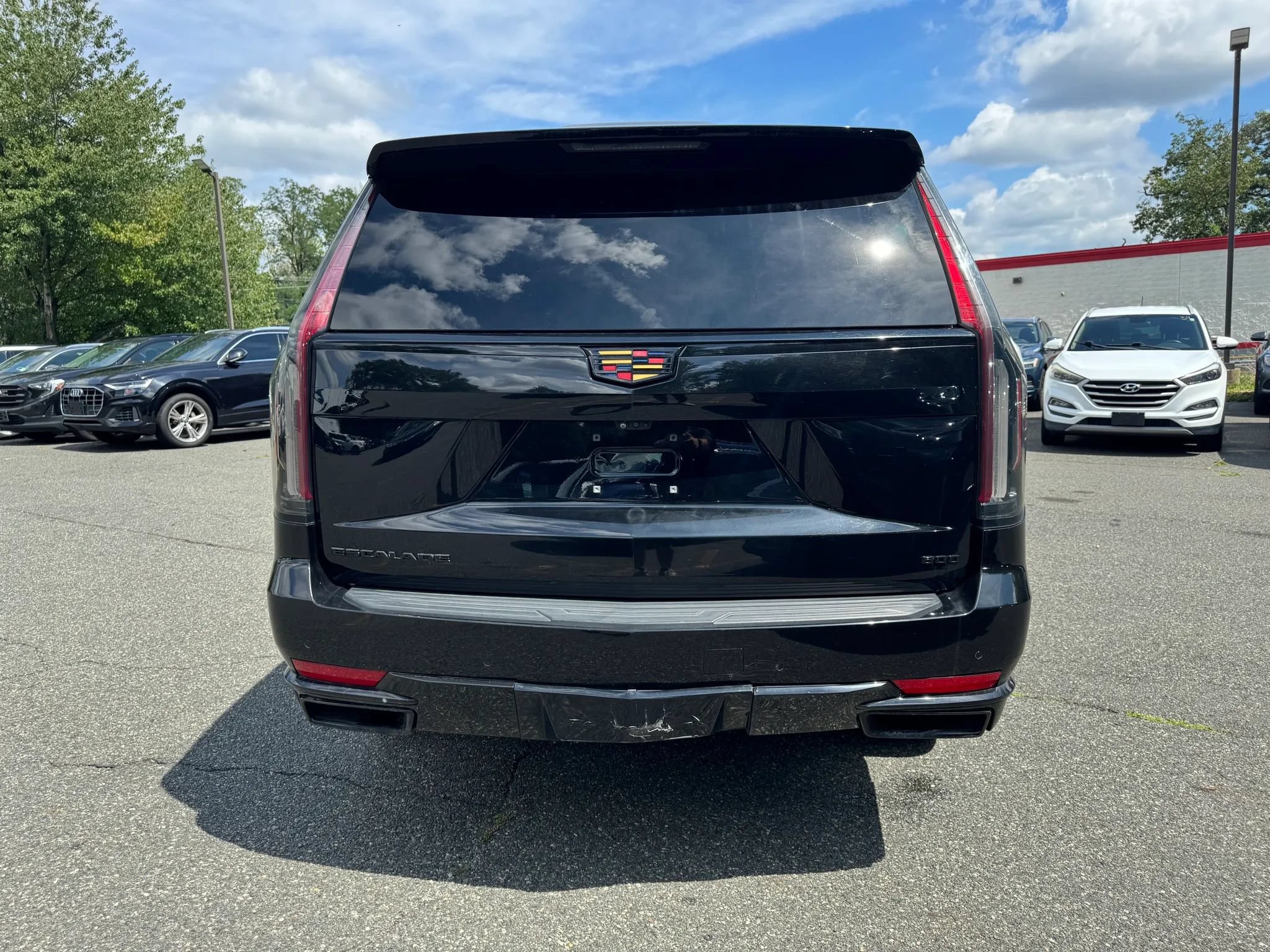 Used 2021 Cadillac Escalade Sport w/ Driver Assist Tech Package AWD/4WD image 4