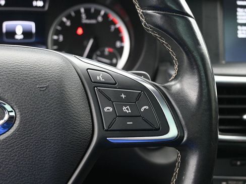 Used 2017 INFINITI QX30 Premium w/ Technology Package image 12