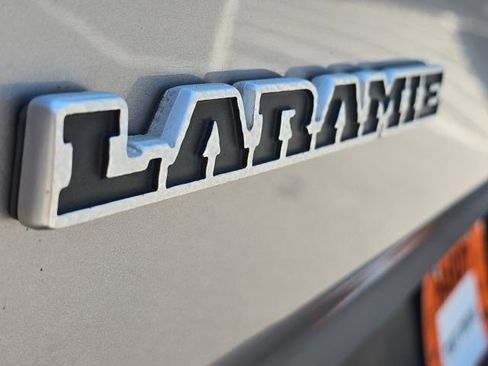 Used 2019 RAM 1500 Laramie AWD/4WD image 10