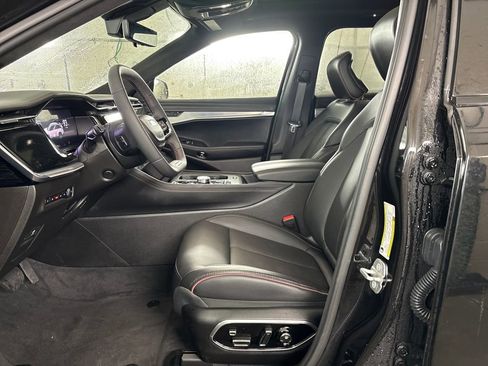 Used 2024 Jeep Wagoneer Launch Edition image 14