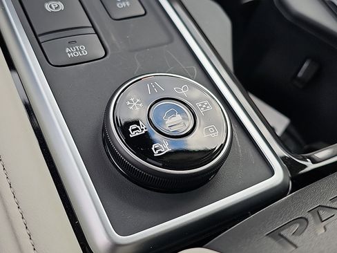 New 2026 Nissan Pathfinder SL AWD/4WD image 16