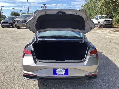 Used 2023 Hyundai Elantra SE FWD image 11