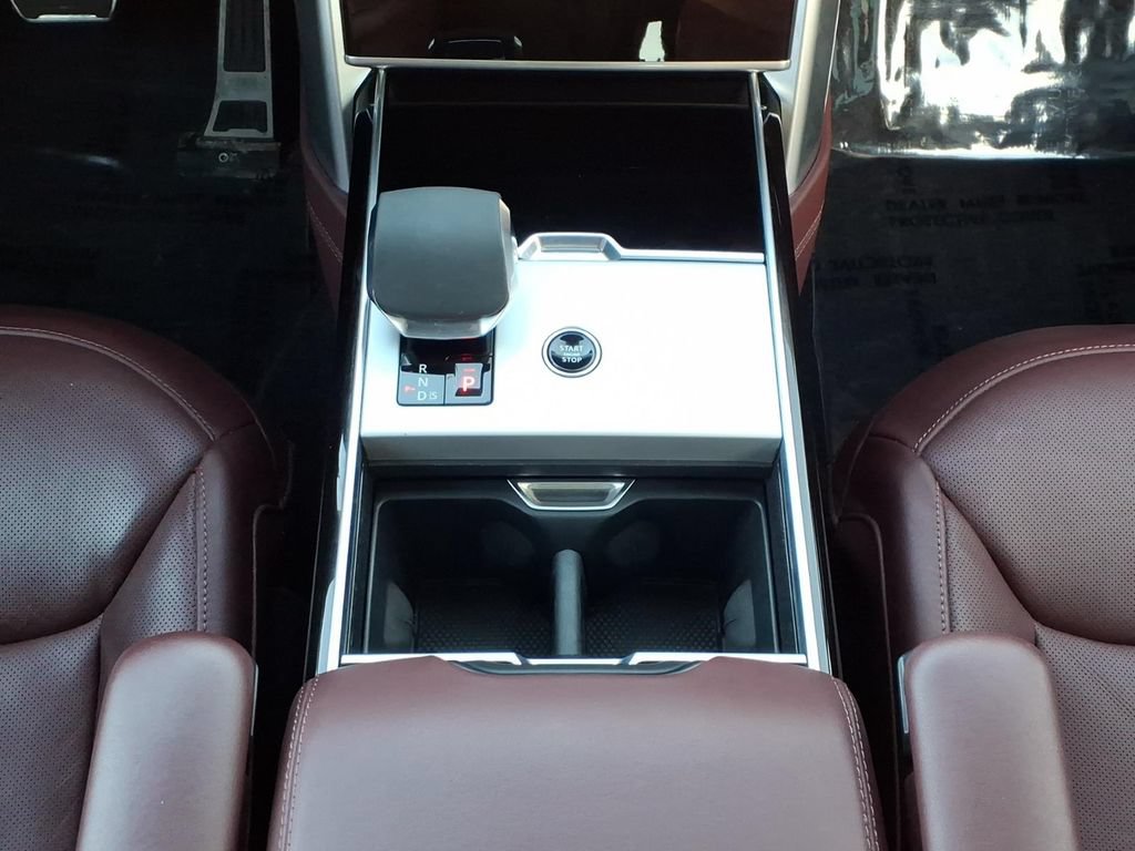 Certified 2025 Land Rover Range Rover SE AWD/4WD image 21