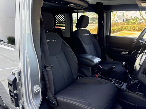 Used 2016 Jeep Wrangler Unlimited Rubicon AWD/4WD image 16