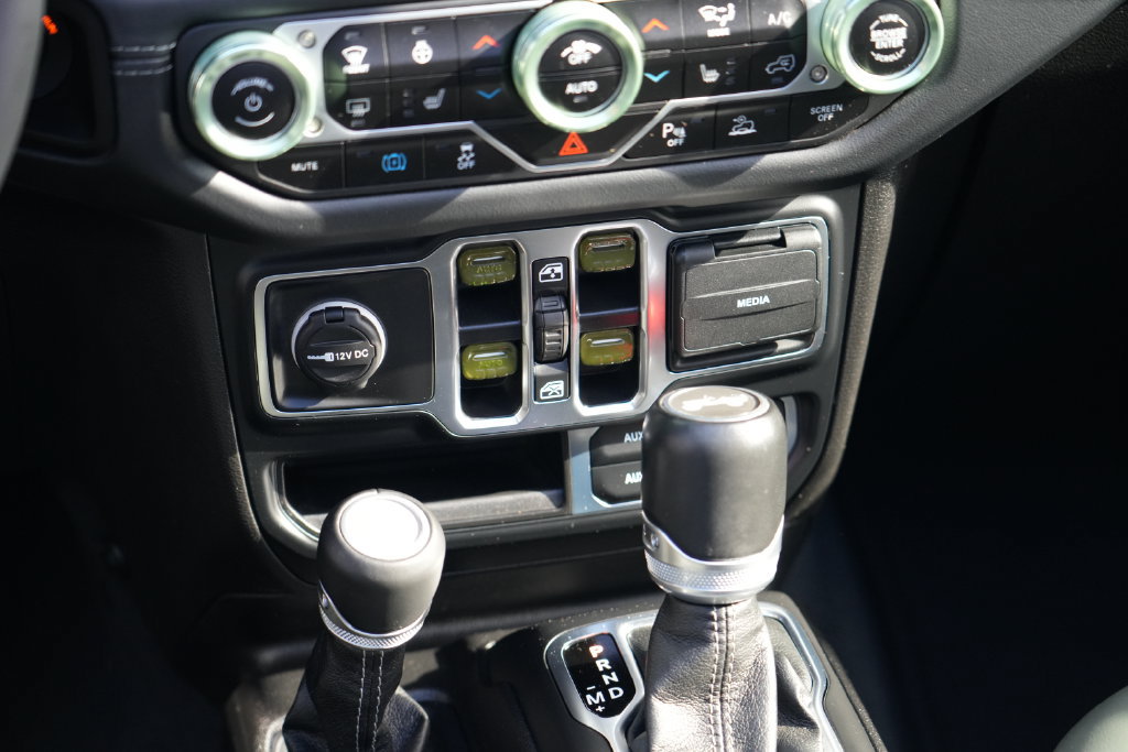 Used 2024 Jeep Wrangler High Altitude AWD/4WD image 28