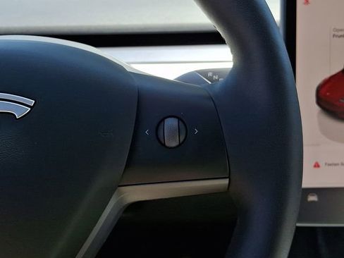 Used 2023 Tesla Model Y Long Range image 24