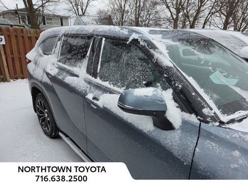Used 2022 Toyota Highlander Limited image 3