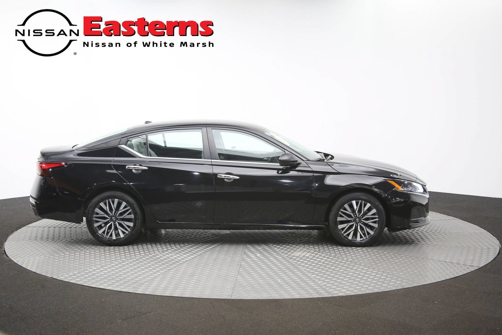 Used 2024 Nissan Altima 2.5 SV FWD image 43