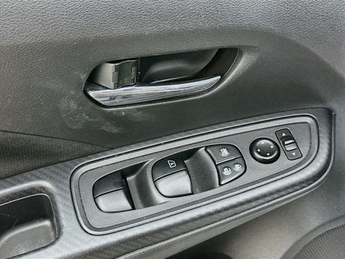 Used 2021 Nissan Versa SV FWD image 15