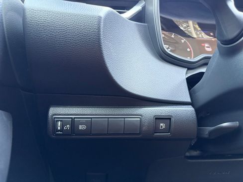 Used 2025 Toyota Corolla LE image 4