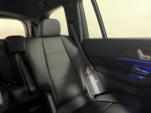 Certified 2025 Mercedes-Benz GLS 450 4MATIC image 15