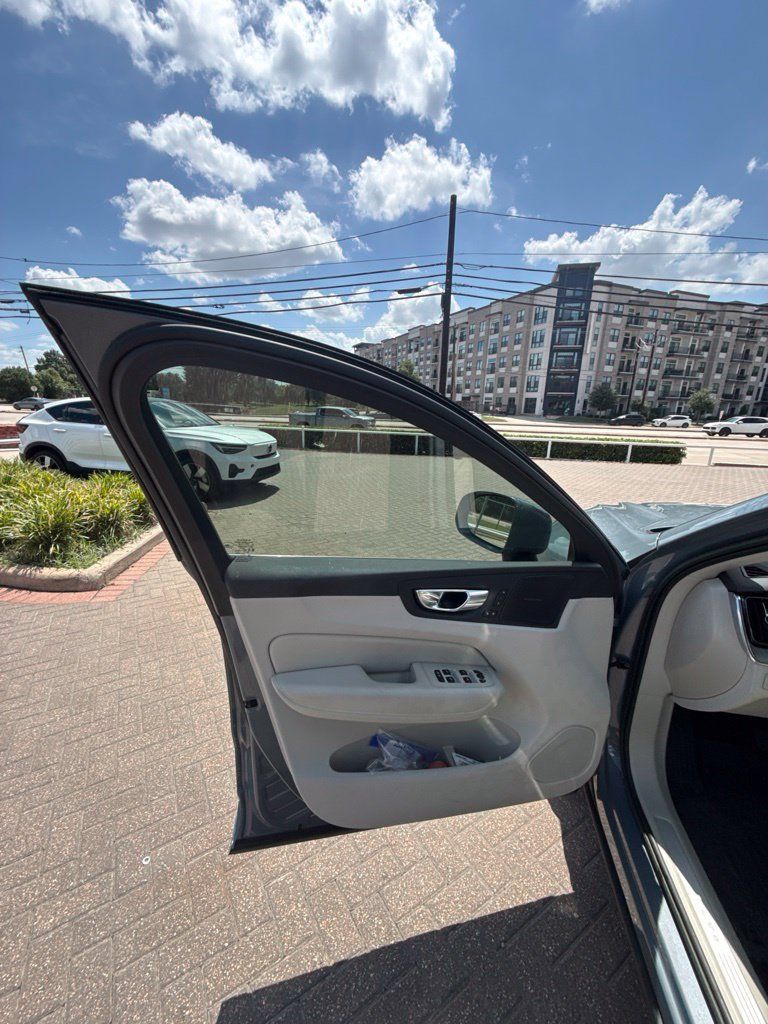 Used 2023 Volvo XC60 B5 Ultimate w/ Protection Package Premier AWD/4WD image 4