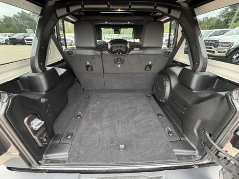 Used 2025 Jeep Wrangler Unlimited Sahara w/ Safety Group AWD/4WD image 19