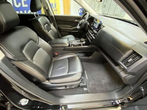 Used 2024 Nissan Pathfinder SL AWD/4WD image 26