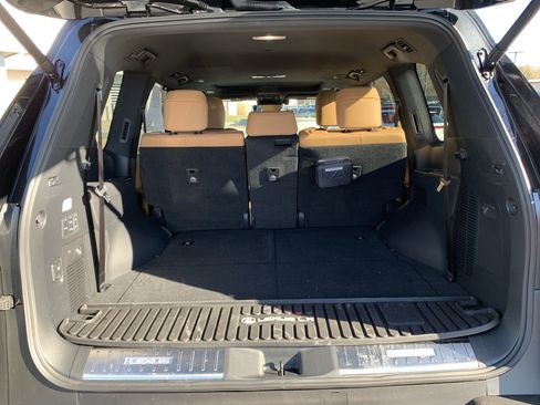 Used 2024 Lexus LX 600 4WD w/ Luxury Package image 32