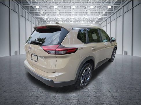 Certified 2025 Nissan Rogue SV FWD image 9