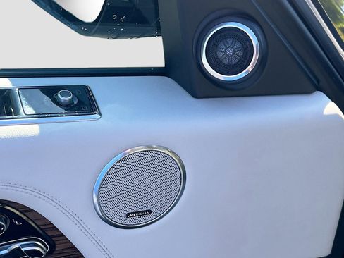 Used 2019 Land Rover Range Rover HSE image 19