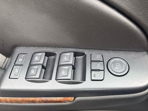 Used 2019 Chevrolet Suburban Premier w/ Premier Plus Edition AWD/4WD image 25