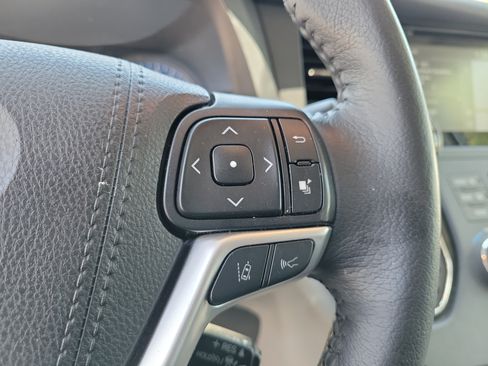 Used 2020 Toyota Sienna XLE w/ XLE Navigation Package FWD image 25