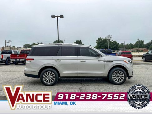 Used 2024 Lincoln Navigator Premiere AWD/4WD image 8