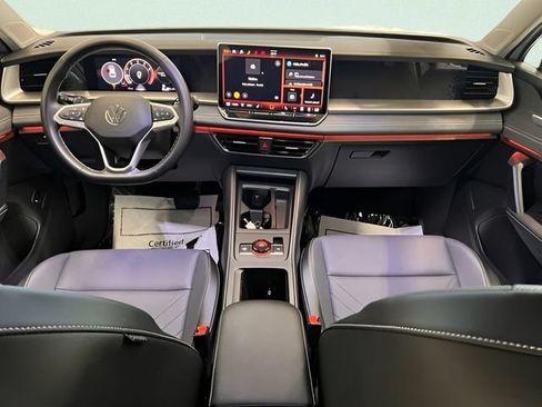 Used 2026 Volkswagen Tiguan SE AWD/4WD image 14